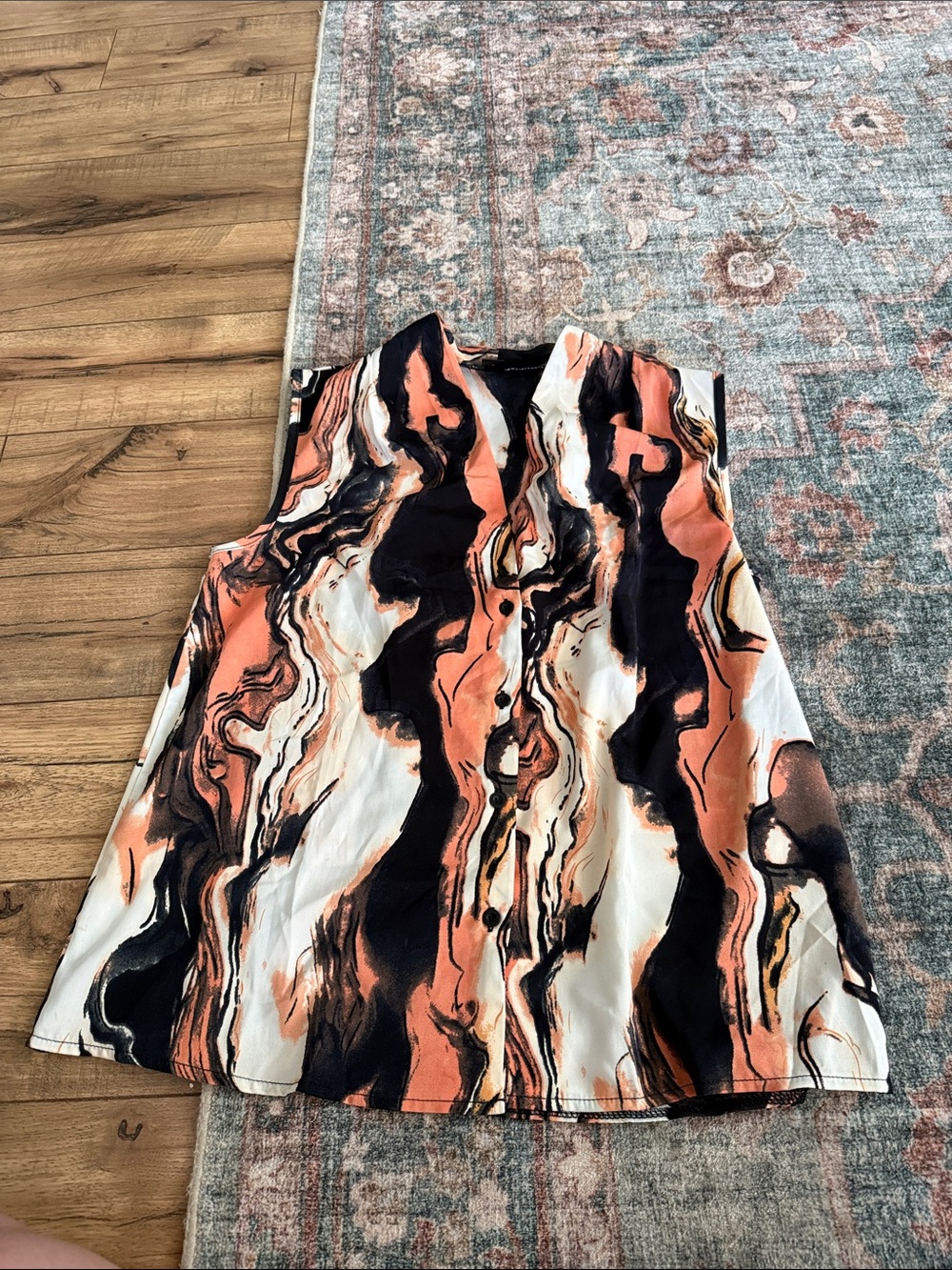 SHEIN Marble-Print Sleeveless Blouse in Peach Black White